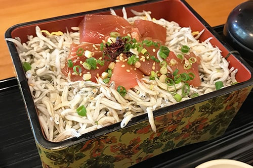 釜揚げシラスとマグロの漬け丼