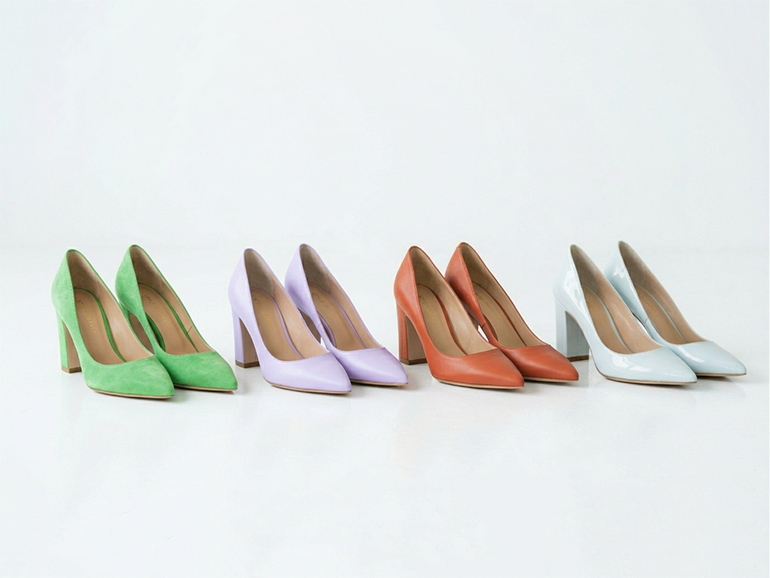 キレイめ派もカジュアル派も失敗しない。パーソナルカラー別・足元の選び方